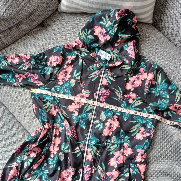 Floral print light rain jacket wind breaker - Picture 10 of 11